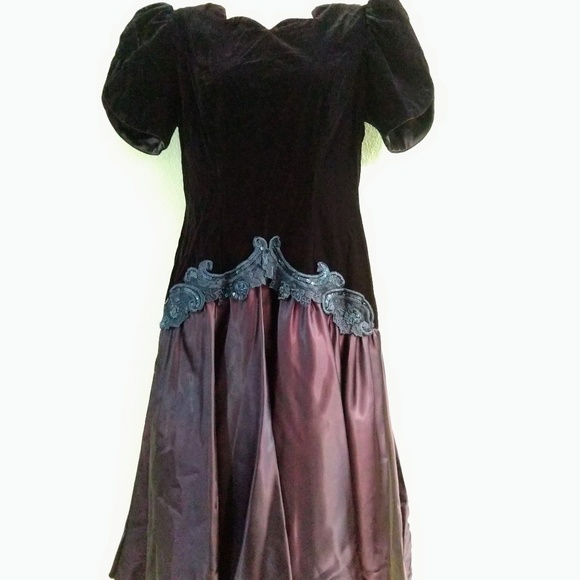 Vintage Open Back Velvet dress - Picture 3 of 8